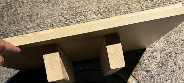 建物敷地内に直径40㎝の穴